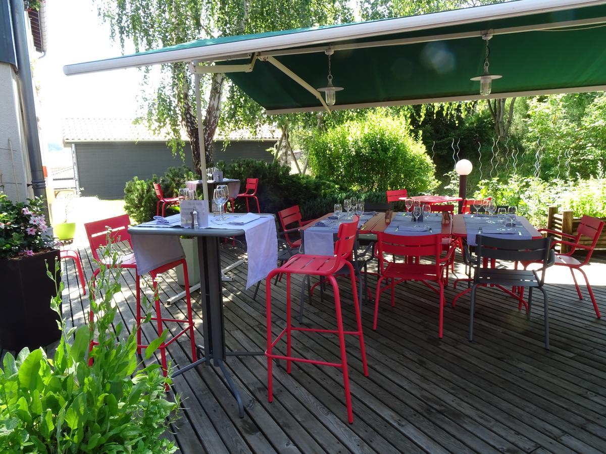 Logis Hotel Restaurant La Tour Dunières Exteriér fotografie